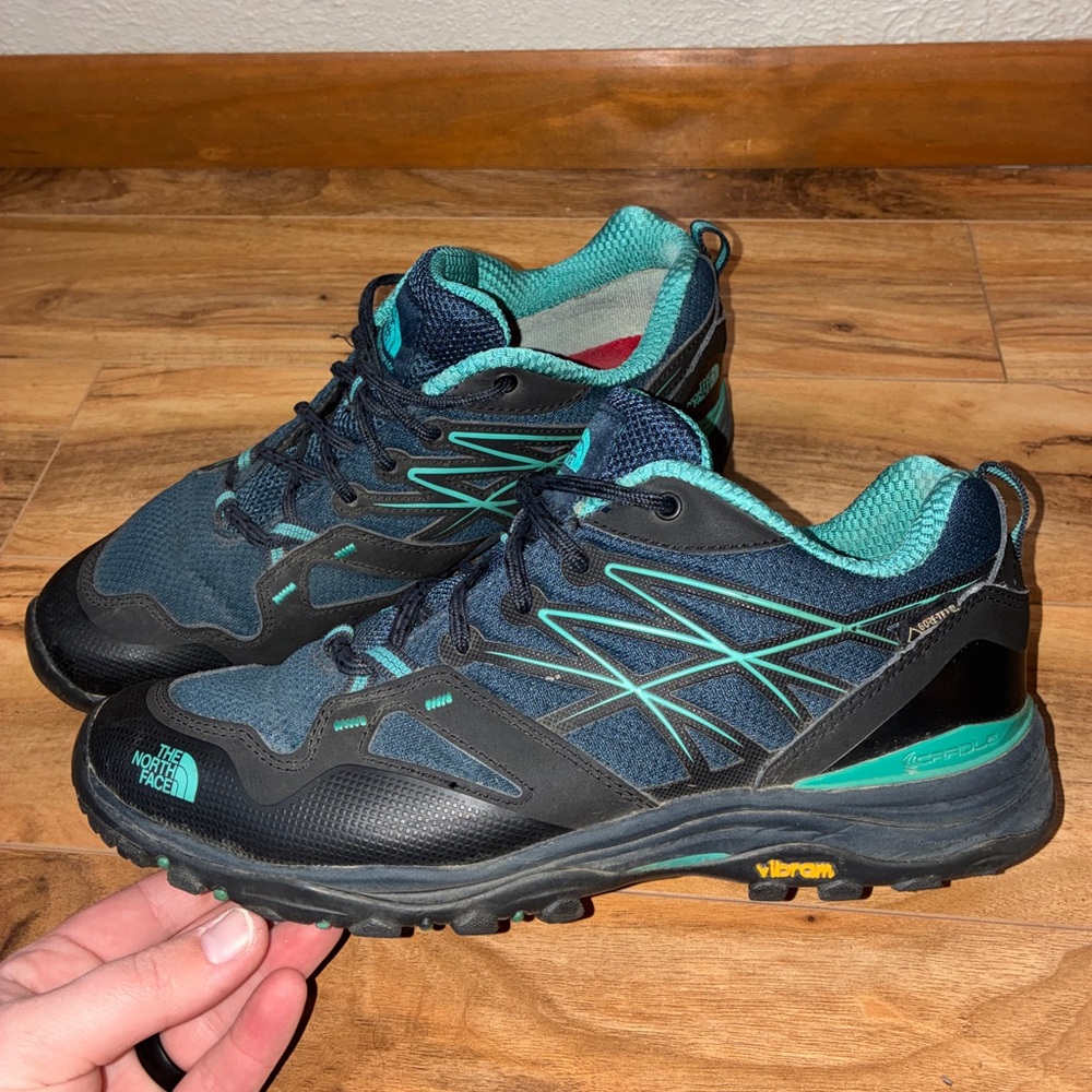 The North Face "Hedgehog Fastpack GTX" Low Hiking Shoes Grey - womens size 10